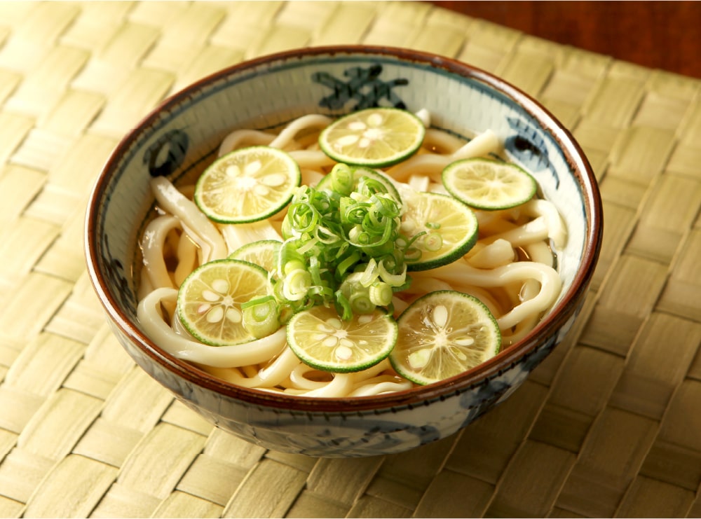 冷やしすだちうどん 画像